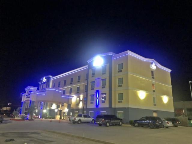 Robinson Inn And Suites Exterior photo